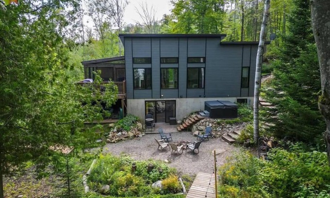 Sainte-Emelie-de-L'Energie Ski Chalet | Le Requin Skieur -Waterfront & Spa