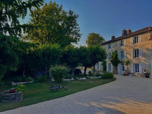 Chasseneuil-du-Poitou House | LE REPAIRE DU CLAIN gîte 4 étoiles
