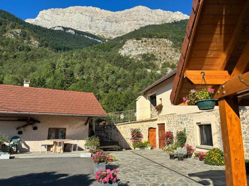 Le Glaizil Bed & Breakfast | Le Rocher des Ducs, Appartement & Chambres, abris voitures et motos