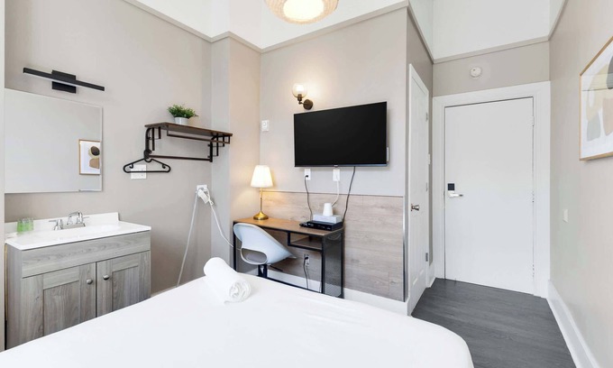 Quartier des Spectacles Hotel | Le Sand & Stone Hôtel-Quartier des Spectacles