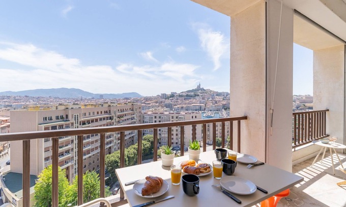 Hotel-de-Ville Apartment | Le Skyline - Apt climatisé avec terrasse et vue sur Marseille