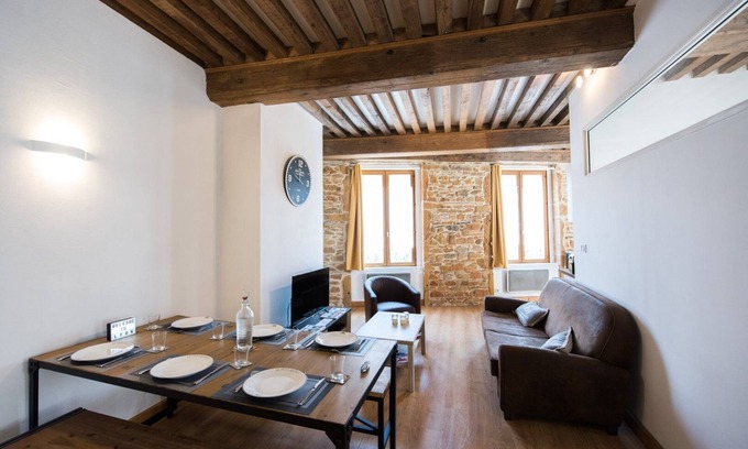 Gorge de Loup Apartment | Le St Pierre - Typical 2 bedrooms close to Saône