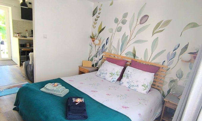 Allaire Bed & Breakfast | LE TIGÎTE B&B Self-contained suite: private entrance, breakfast, linen, living room, kitchenette