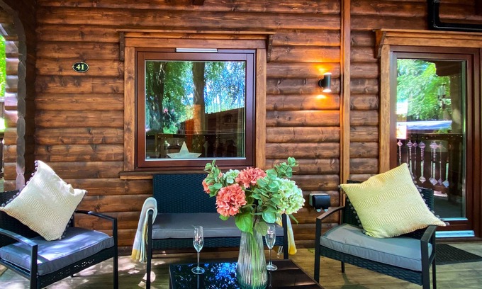 Louth Cottage | Leafy Hollow Lodge
