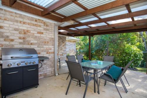 Ulladulla House | Leafy Retreat - spacious holiday home near harbour