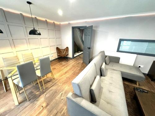 Leamington Spa House | Leamington Spa-3 Bed-Garden-Pets-Free Parking