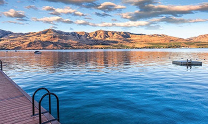 Chelan Resort | Leave your worries at the door!