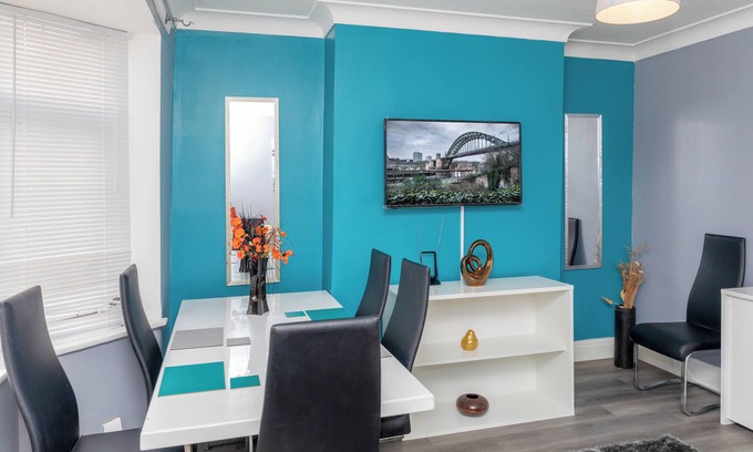 Headingley House | Leeds Super Spacious House