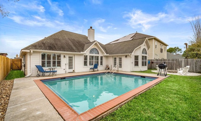 Clear Lake Shores House | Leeward - Baybreeze Grove