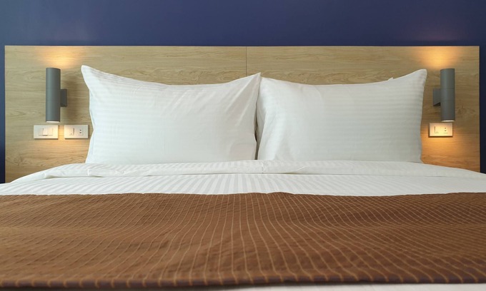 Downtown Hotel | Leez Inn Makati