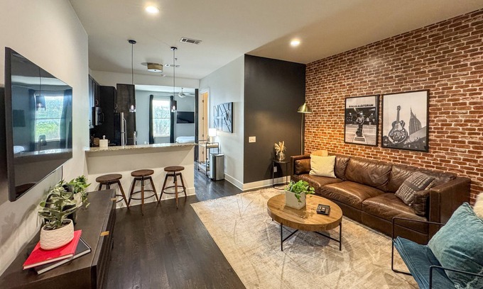 Midtown Condo | Legends Loft | Modern Stay Near Vandy on West End, Minutes to Broadway