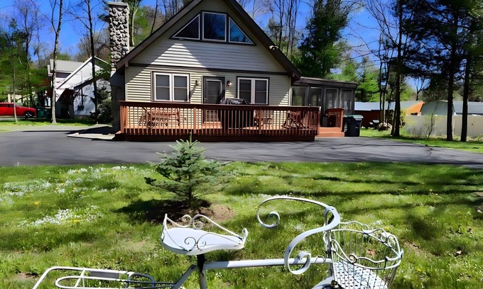 Pocono Summit Ski Chalet | Leisure Landing!