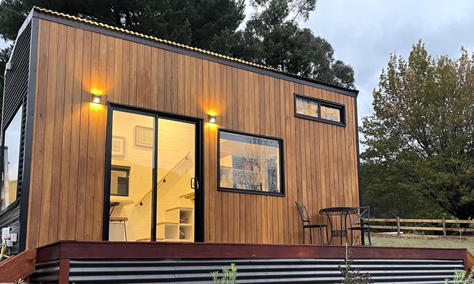 East Warburton House | Leith Hill Tiny House Mountain Views