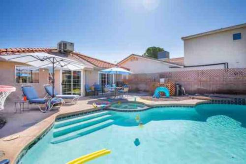 Green Valley House | Lelanie heated pool hot tub house