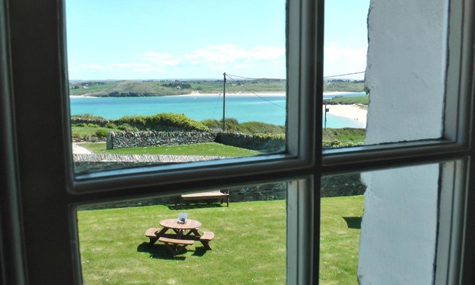 Treator Bed & Breakfast | Lellizzick Bed and Breakfast