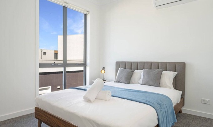 Austral House | Leppington/4室私密别墅/交通便利/带热水浴缸/大草坪/带车库/温馨舒适