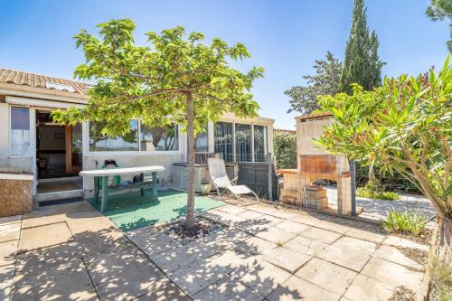Saint-Pierre-la-Mer House | Les Eaux Vives 1