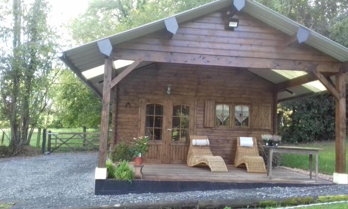 Saint-Sylvestre-de-Cormeilles Bed & Breakfast | les Chevreuils
