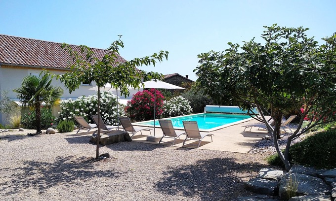 Les Vans Cottage | Les GiVans, 60m² gites, heated swimming pool, panoramic view