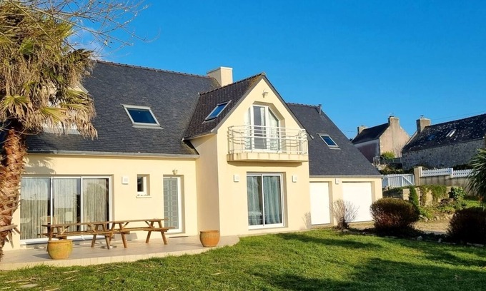 Poulgoazec House | Les Goélands, large family home 400 m from the ocean - 10 to 11 people