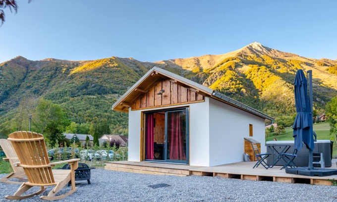 Aspres-les-Corps Ski Chalet | Les Petits Ecrins with private spas
