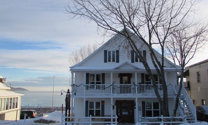 Pointe-au-Pic Bed & Breakfast | Les Pinsons des Rives
