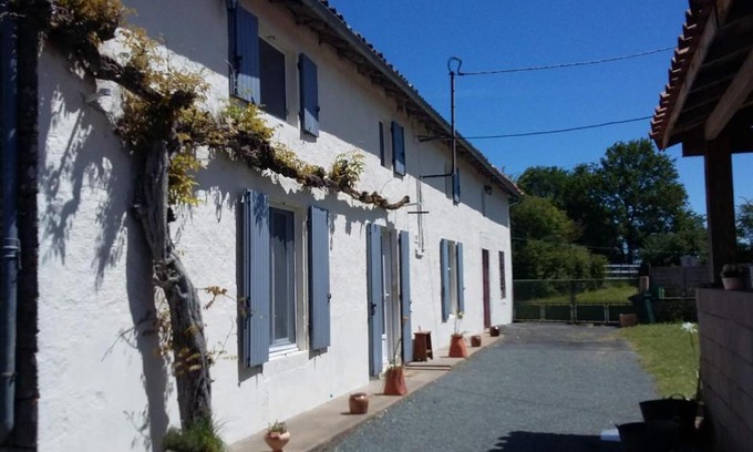 Lezay Bed & Breakfast | Les Quatre Routes