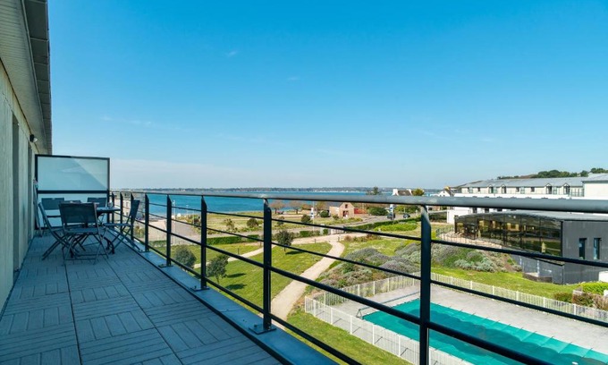 Concarneau Apartment | Les Thermes 532 - Vue mer avec piscine partagée