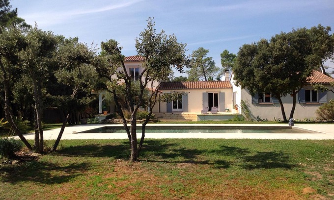 Saint-Quentin-la-Poterie House | Lesmaisonsdevalerie. House 4 km from Uzès in Saint-Quentin-la-Poterie.