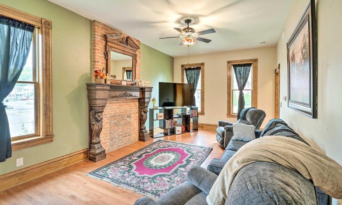 Dubuque House | Less Than 1 Mi to Downtown Historic Dubuque Gem!