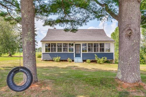 Beebe Plain House | Less Than 1 Mi to Lake Mtn-View Cabin with Porch in Newport