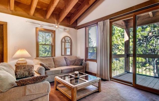 Truckee Apartment | Less Than 1 Mile to Northstar Resort Getaway with Balconies