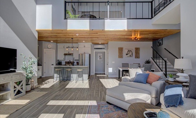 Rogers House | Less than a mile to Hwy 12 Boat launch!