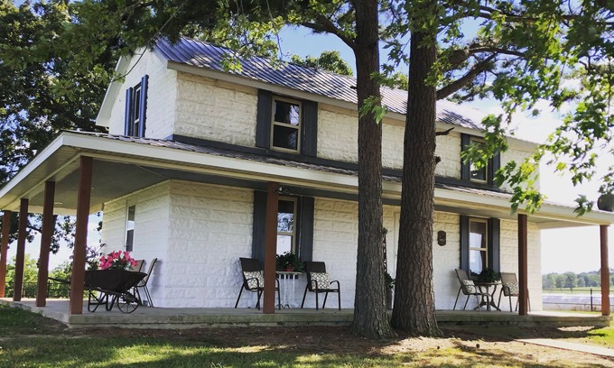 Steelville House | Let this early 1900’s country farmhouse take you back in time! Now available!!!