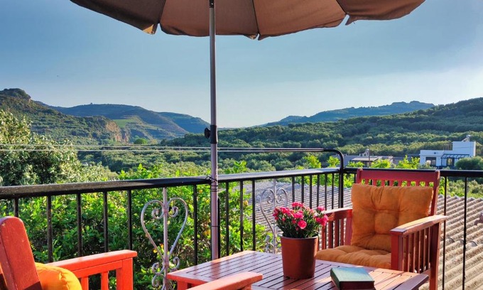 Kolymbari Apartment | Leti's Traditional Hilltop Maisonette with seaview