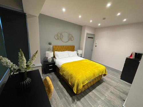 Rayners Lane House | Letzi Ensuite Room, 10 Mins Wembley, Fast WiFi