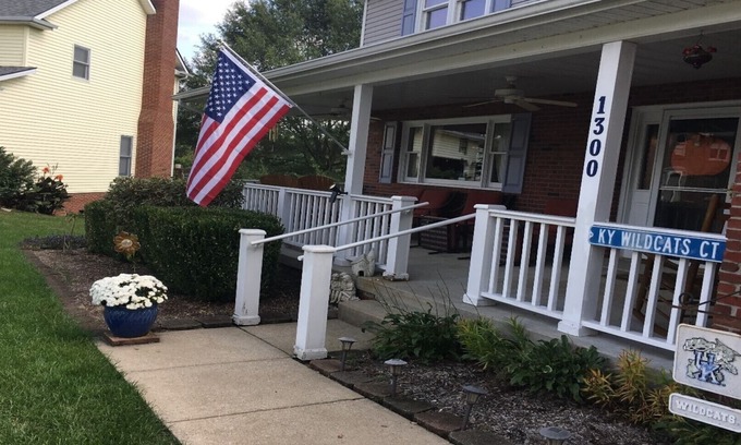 Copperfield Apartment | Lexington Apt. with parking & private entrance Preview listing