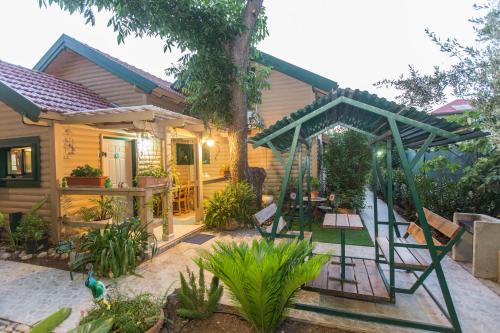 Yesod HaMa'ala Ski Chalet | Leyad Hashmura Lodging