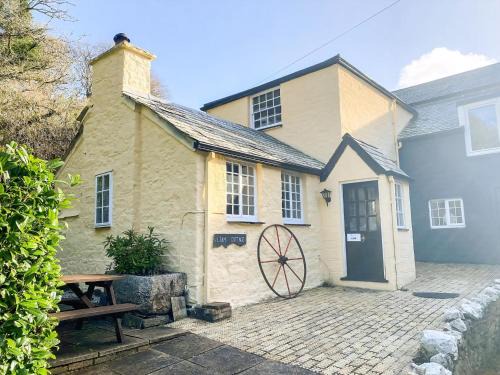 Liskeard House | Liam Cottage - Cv13