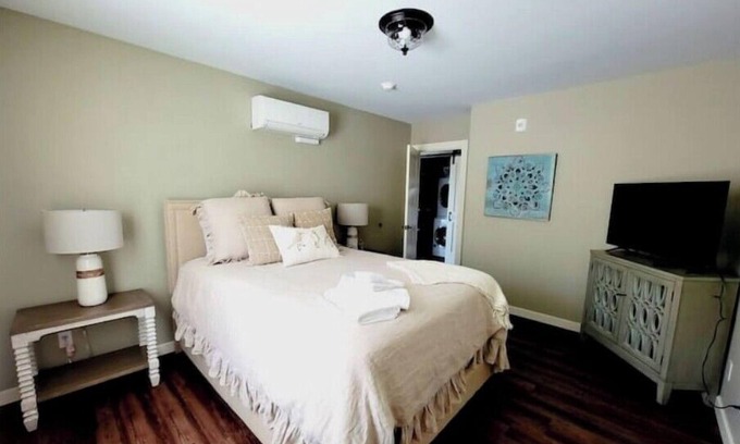 Poulsbo Apartment | Liberty Bay Loft, Water views!n