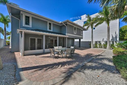 Sarasota Apartment | Lido Key Hideout with Patio and Yard and Walk to Beach!