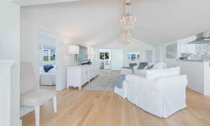 Eastern Malibu House | Life is better at the Beach in Malibu! Lux 3 bdr Home Spectacular Ocean Views