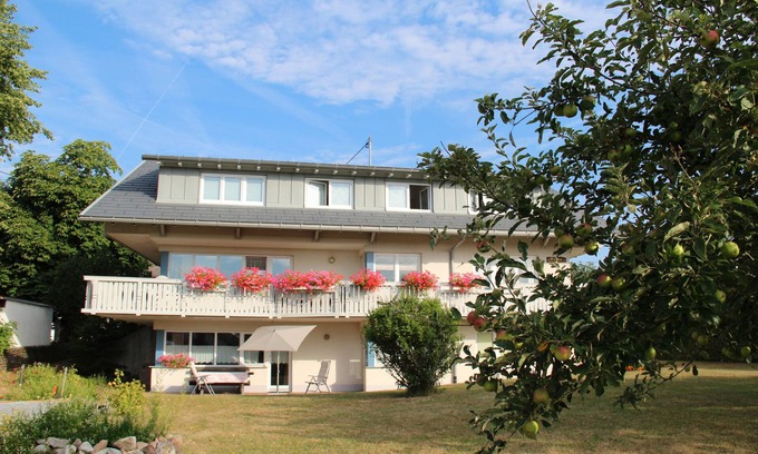 Uehlingen-Birkendorf Apartment | Light-filled, spacious apartment, direct access to terrace and lawn