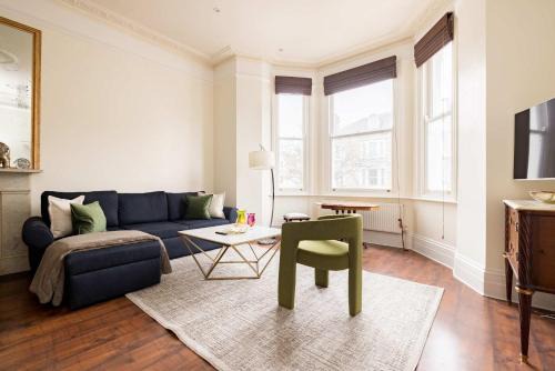Redcliffe Apartment | Light-filled 2-Bedroom Chelsea Apartment