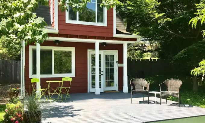 Vashon Island House | Light-filled cottage in garden oasis. ❤️ of island