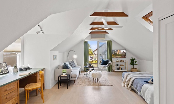 Northside Apartment | Light-filled loft retreat in famed Gourmet Ghetton