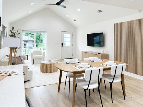 Tuscaloosa House | Light-Natural Oak Lux 3BR & 2BTH 7 Min DT - Stadium