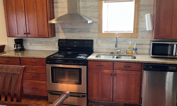 Burlington House | "Lil Big" Tiny House near Lion Reserve