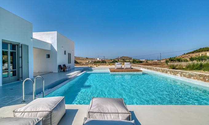 Paros Hotel | Lil Paros Luxury suites