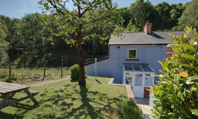 Lydney House | Lilac Cottage